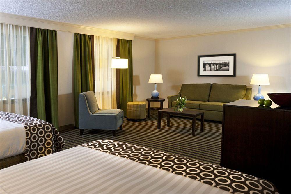 Best Western Premier The Central Hotel & Conference Center Χάρισμπουργκ Δωμάτιο φωτογραφία