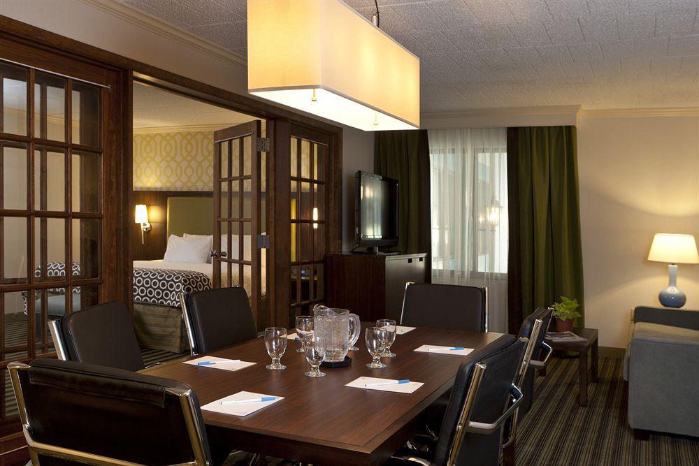 Best Western Premier The Central Hotel & Conference Center Χάρισμπουργκ Ανέσεις φωτογραφία