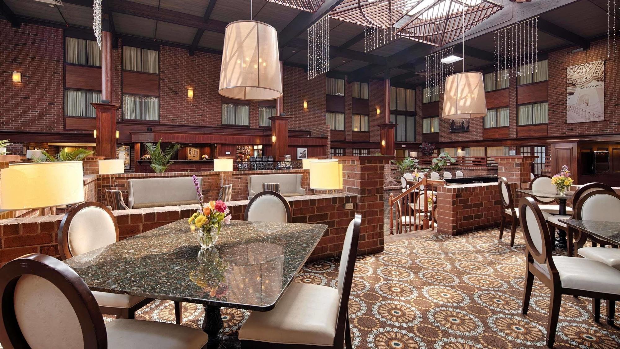 Best Western Premier The Central Hotel & Conference Center Χάρισμπουργκ Εξωτερικό φωτογραφία